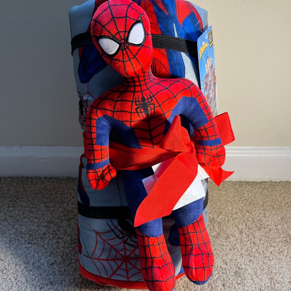 Marvel Spider-man Slumber Bag with Bonus Character Pillow